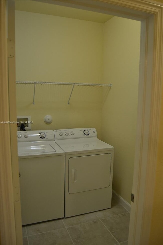 Building Photo - 9371 SW 171st Ave