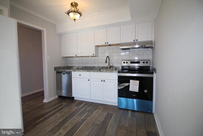 Building Photo - 2203 Lisa Dr