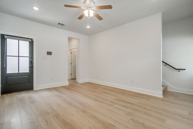 Foto del edificio - 2811 Forest Park Blvd