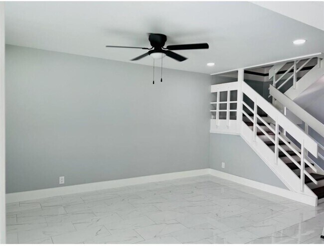 Building Photo - 314 Sunshine Dr