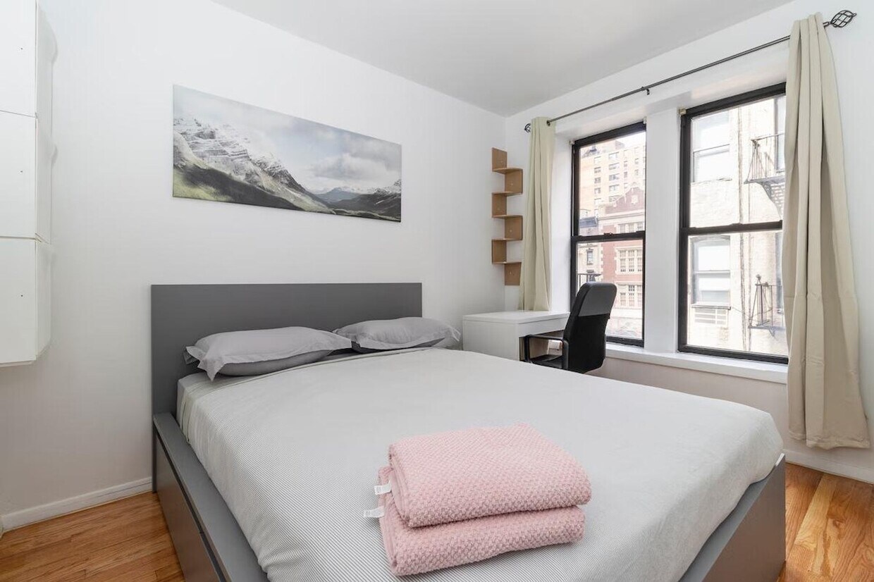 Foto principal - 247 E 94th St