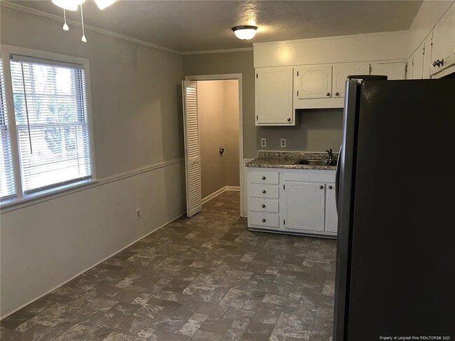 Building Photo - 1422 Milton St