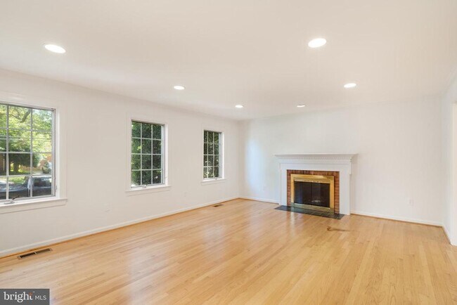Foto del edificio - 1250 Pine Hill Rd