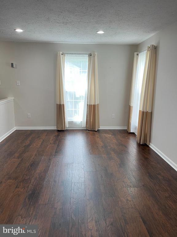 Building Photo - 212 Perrywinkle Ln