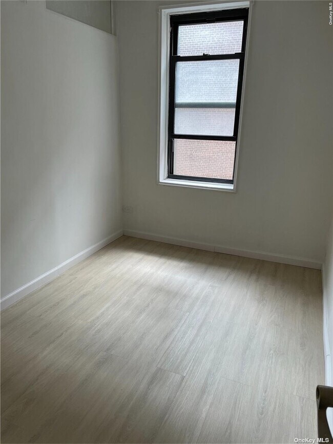 Building Photo - 83-60 Vietor Ave