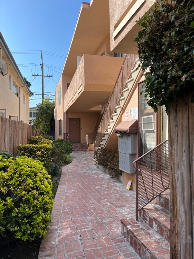 Building Photo - 1201 S Holt Ave
