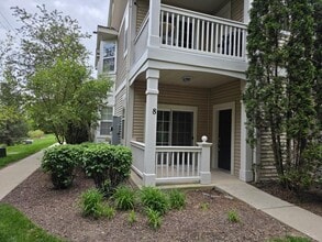 Building Photo - 2250 Aurora Dr
