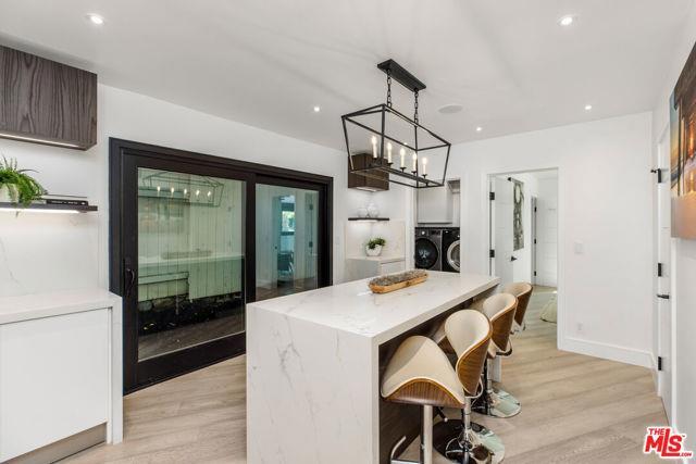 Foto del edificio - 1805 Coldwater Canyon Ln