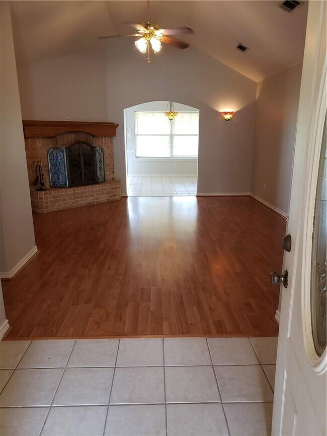 Foto del edificio - 8400 County Road 1014