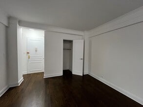 Building Photo - 20 Beekman Pl