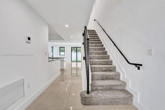 Building Photo - 5487 N Oaks Pl