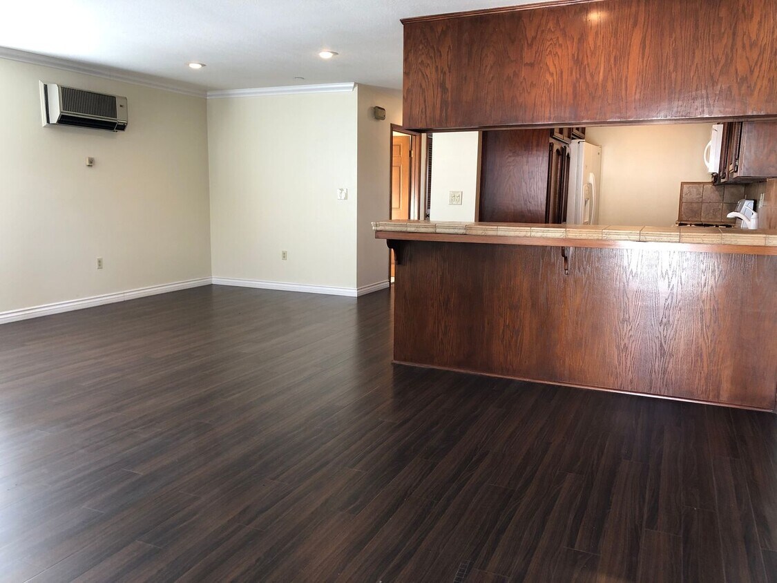 Foto principal - Los Caballeros #301