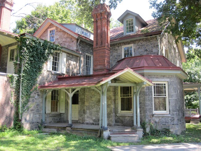 Foto del edificio - 121 W Coulter St