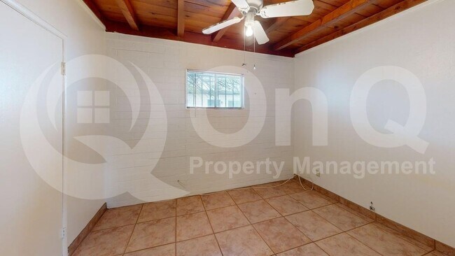 Building Photo - 3564 E Kleindale Rd