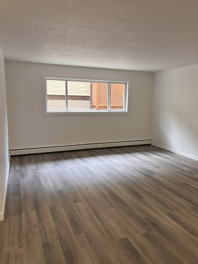 Building Photo - 727 5th Ave N