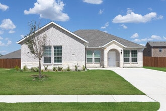 Building Photo - 1431 Cedarhurst Dr