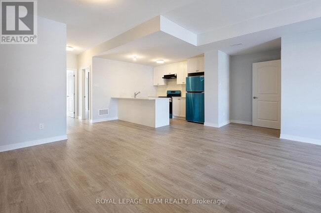 Building Photo - 208 Lillian Freiman Private