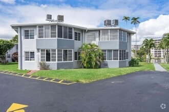 Building Photo - 1671 NE Miami Gardens Dr