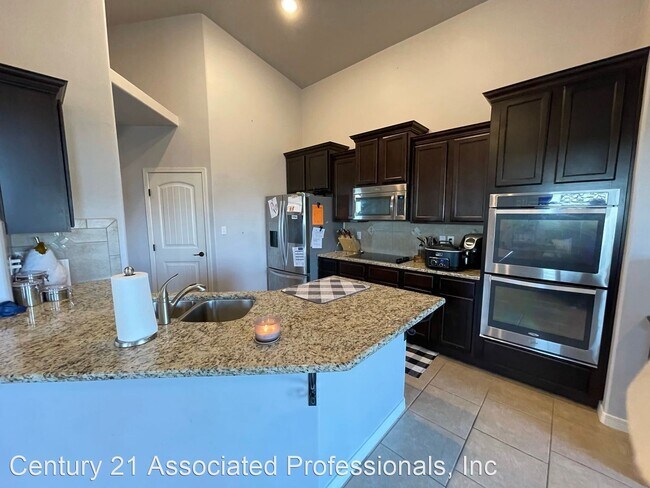 Building Photo - 4 br, 2 bath House - 1902 Emerald Ct