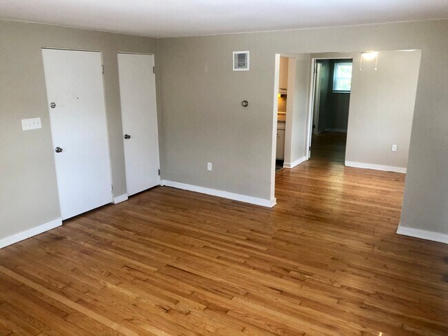 Foto del edificio - 6447 Library Rd