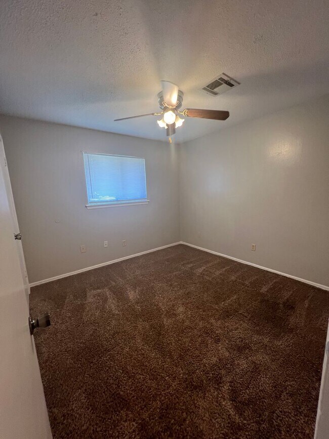 Building Photo - 3 bed, 2 bath home in Norman