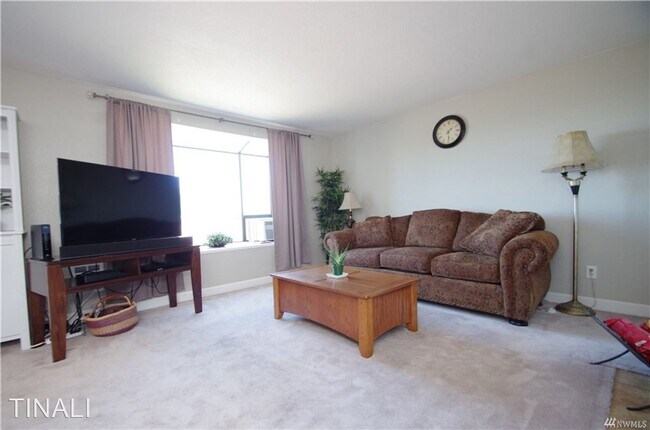 Building Photo - 2 br, 1.5 bath House - 1305 S Puget Dr B-22