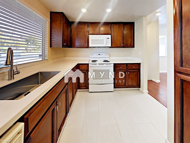 Building Photo - 3 br, 2.5 bath House - 362 Via Primavera Dr