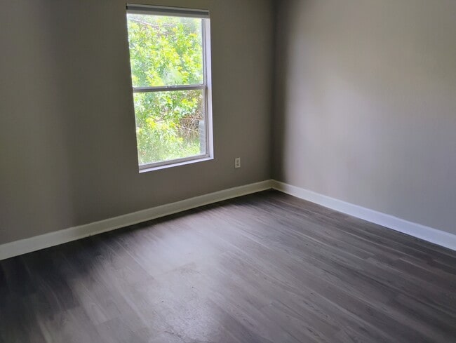 Foto del edificio - 4708 Golfview Blvd