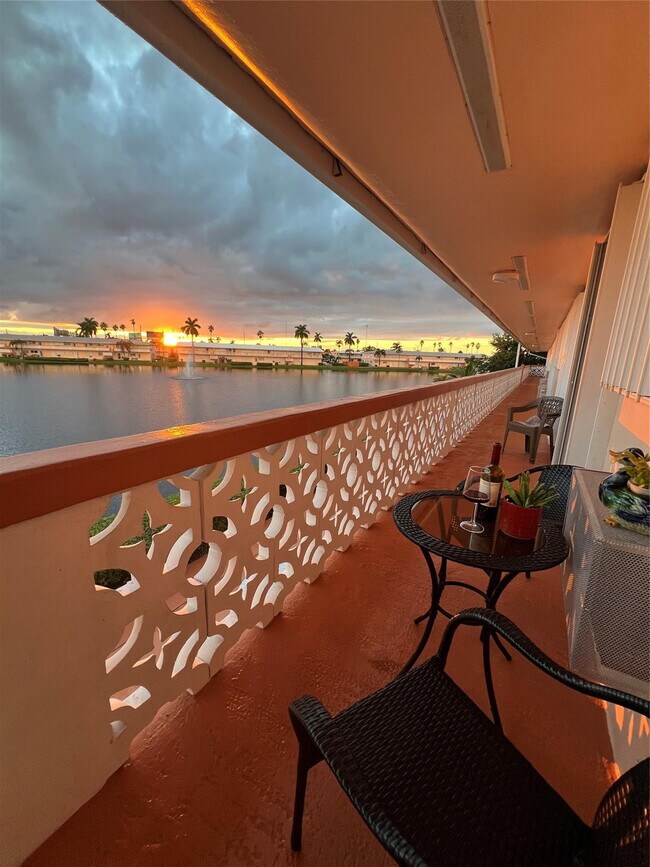 Building Photo - 900 SW 10th Terrace