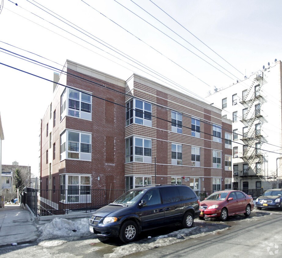 Primary Photo - 812 E 231st