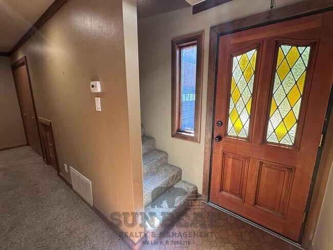 Foto del edificio - Spacious 3 Bed, 3.5 Bath Home - SNOW REMOV...