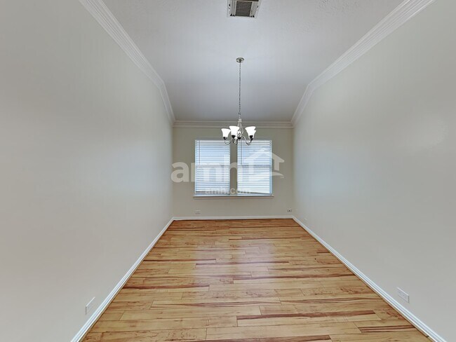 Foto del edificio - 30919 Blue Ridge Park Ln