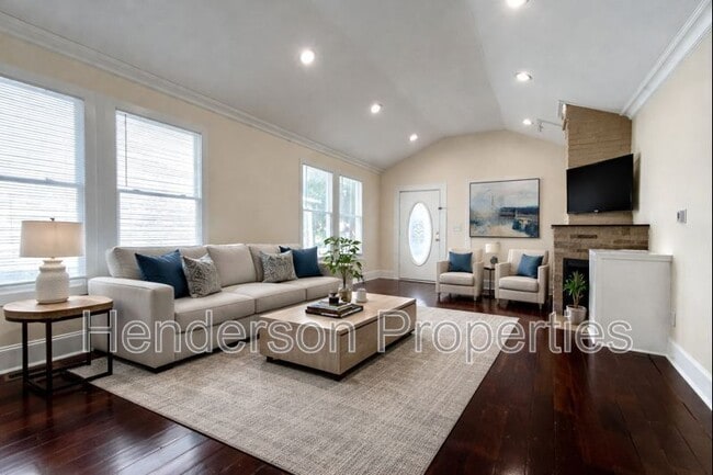 Building Photo - 202 Maurice St