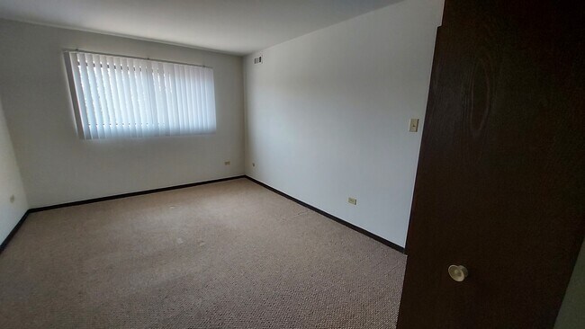 Building Photo - 7129 Laverne Ln