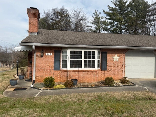 Foto del edificio - 910 Windridge Dr