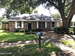 Building Photo - 116 Sorority Dr