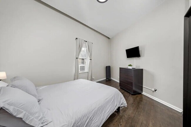 Foto del edificio - 2339 N California Ave