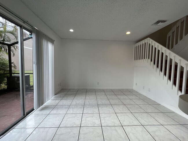 Building Photo - 1419 Sussex Dr