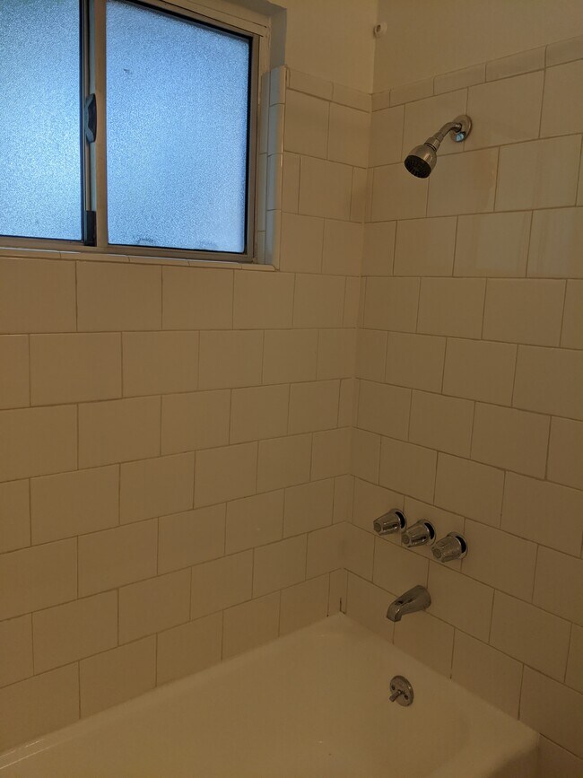 Building Photo - 475 S Los Robles Ave