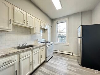 Building Photo - 90 E 25th St
