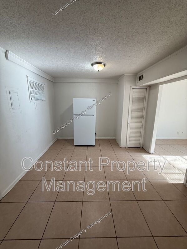 Building Photo - 929 Magnolia Dr
