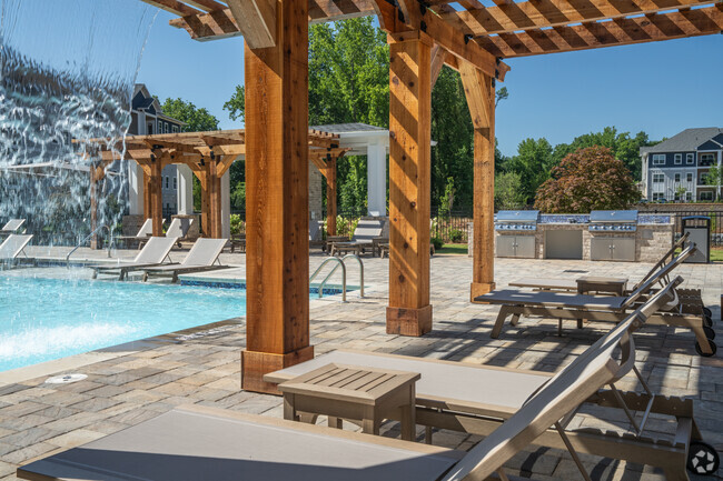 Pool Deck & Grilling - The Ashton at East Park