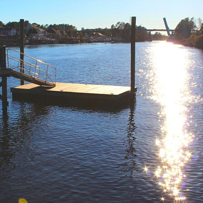 Building Photo - 615 Waterway Village # 5D