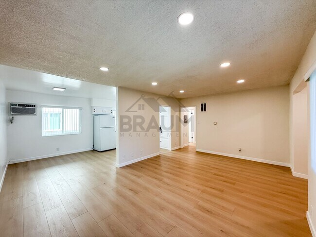 Building Photo - 13129 Oxnard St