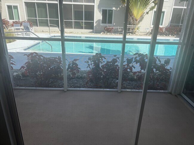 con vistas a la piscina - 2185 San Marco Rd