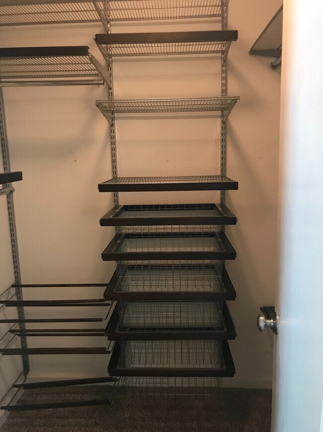 Building Photo - Upgraded upstairs corner unit in the Veran...