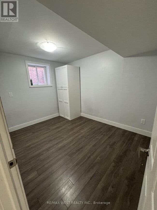 Building Photo - 631 Ashprior Ave