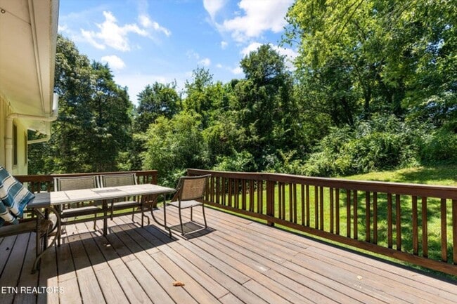 Building Photo - West Knoxville 37922 - 4 bedroom, 2.5 bedr...