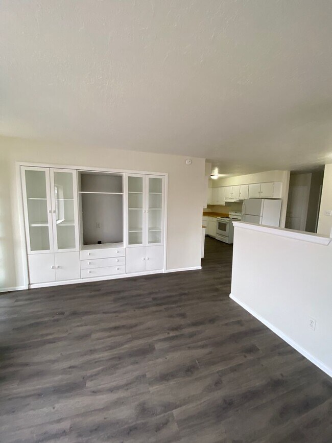 Building Photo - NE 1057 SF 3 Bedroom 2 Bath