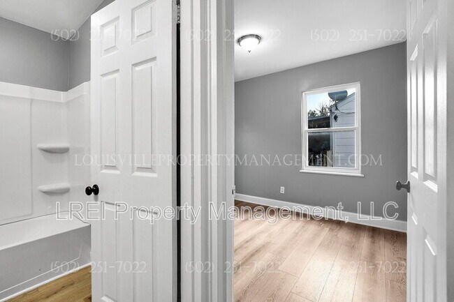 Building Photo - 6633 Evangeline Ave